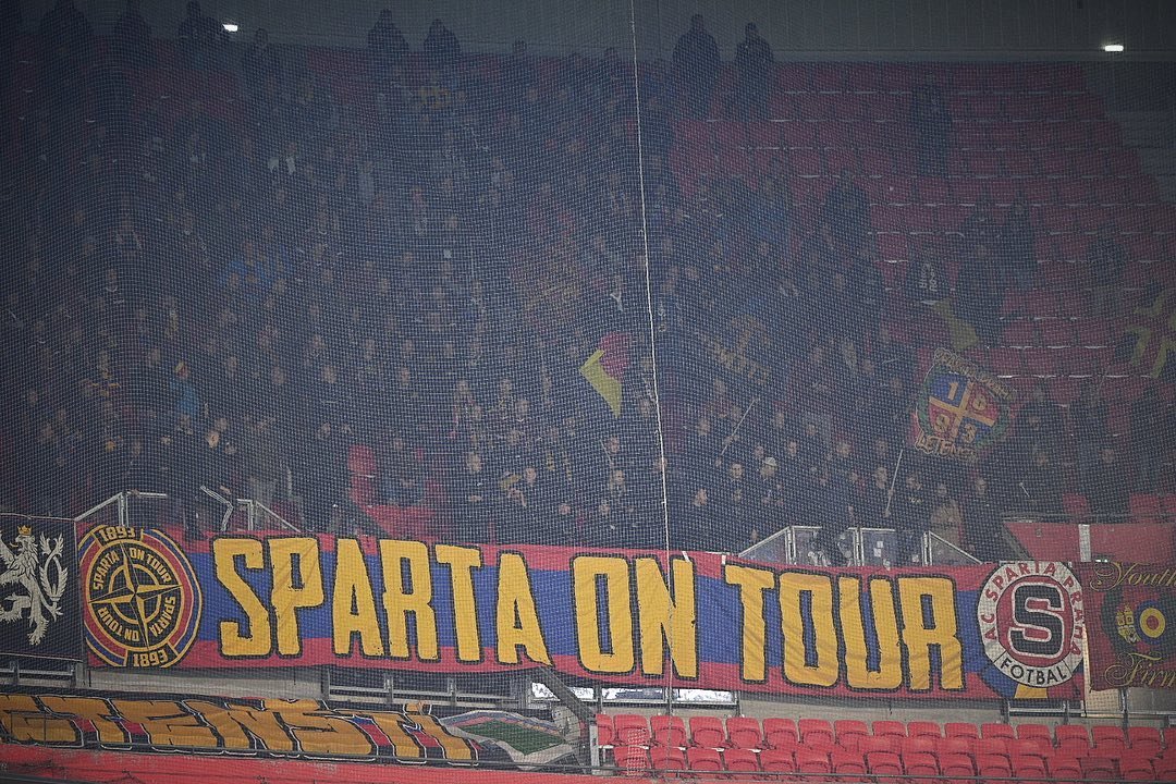 SPARTA ON TOUR?
Evropská tour 2021 pokračovala včera zápasem v Lyonu. Do Francie se vydalo na 400 ACS, což je objektivně velice špatné číslo, podobné jako na Brøndby, přitom destinace dostupná… na co všichni čekáte?
Nicméně výjezďáci si tento "awayday" zajisté užili. Ať už na stadionu, nebo v ulicích??
Vidíme se v neděli na Letné, snad v důstojném počtu!!!!